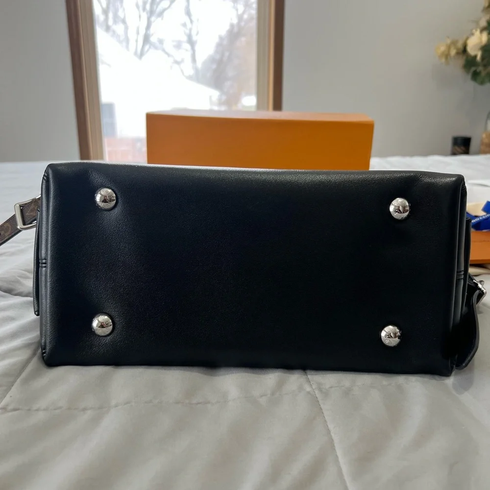 Black Leather Shoulder Bag with Monogram Strap - Picture 6 of 11